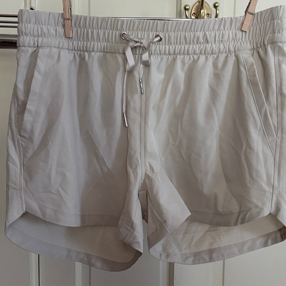 Eddie Bauer  Tan  Shorts - Picture 1 of 6
